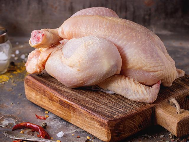 Pour préparer des plats à base de viande de volaille bien tendre, choisissez les bons morceaux dans notre boucherie à Levallois-Perret.